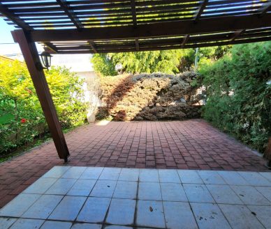 במערבית דו משפחתי מהמם